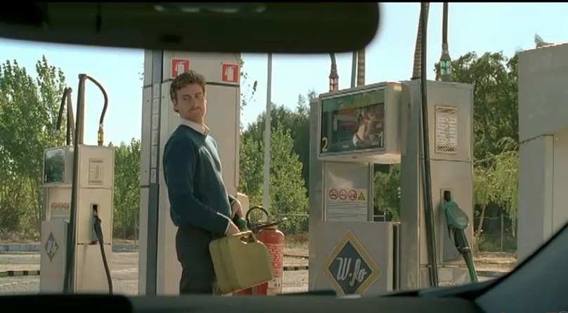 Ролик и музыка из рекламы Renault Fluence - The Hitchhiker