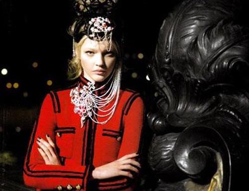 Музыка и видеоролик из рекламы Chanel - Focus On Accessories Pre-Fall Paris-Moscou Музыка и видеоролик из рекламы Chanel - Focus On Accessories Pre-Fall Paris-Moscou