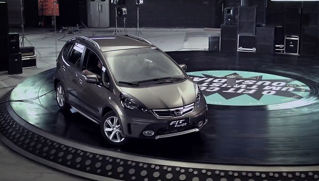 Музыка и видеоролик из рекламы Honda Fit Twist - Drivemixer Музыка и видеоролик из рекламы Honda Fit Twist - Drivemixer