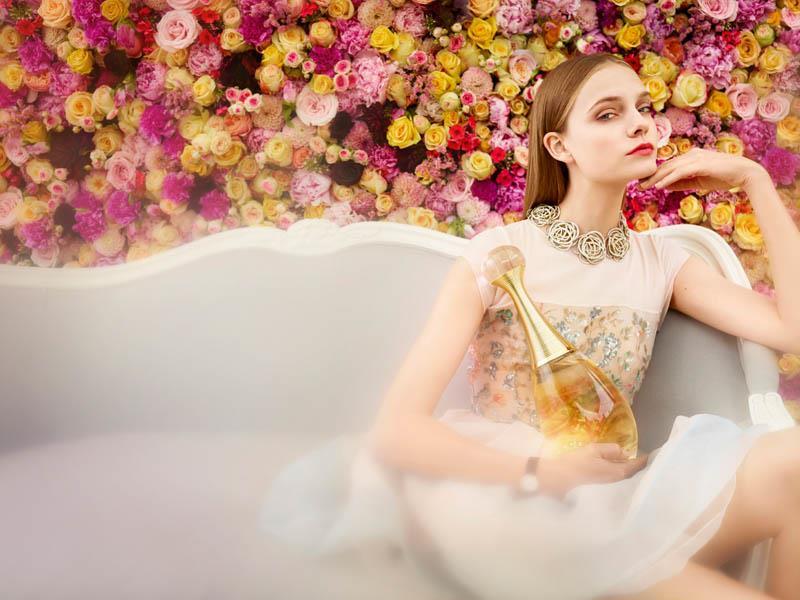 Музыка и видеоролик из рекламы Dior - An exceptional Christmas Музыка и видеоролик из рекламы Dior - An exceptional Christmas