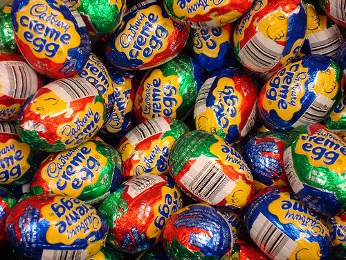 Музыка и видеоролик из рекламы Cadbury Creme Egg - My Way Музыка и видеоролик из рекламы Cadbury Creme Egg - My Way