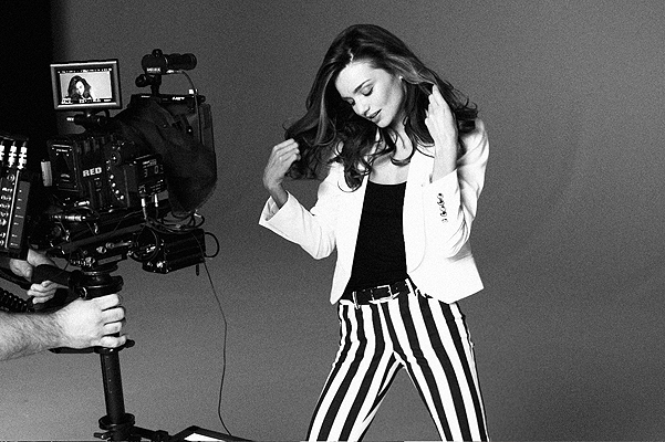 Музыка и видеоролик из рекламы MANGO - Spring-Summer'13 (Miranda Kerr) Музыка и видеоролик из рекламы MANGO - Spring-Summer'13 (Miranda Kerr)