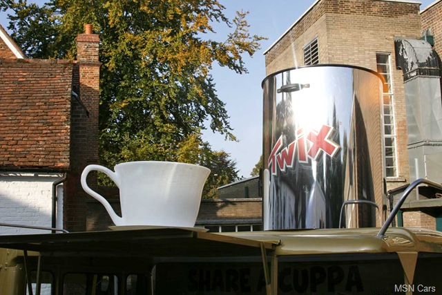 Музыка и видеоролик из рекламы Twix - Free Cup Of Tea Музыка и видеоролик из рекламы Twix - Free Cup Of Tea