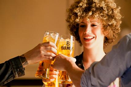 Музыка и видеоролик из рекламы Bulmers – Reverse Музыка и видеоролик из рекламы Bulmers – Reverse