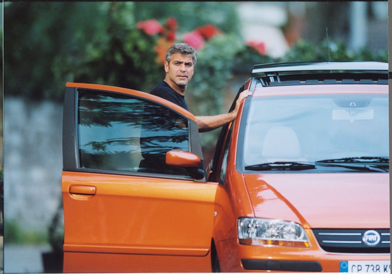 Музыка и видеоролик из рекламы Fiat Idea - George Not Included Музыка и видеоролик из рекламы Fiat Idea - George Not Included