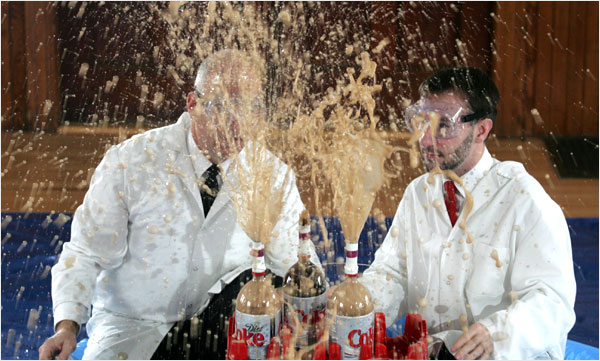 Музыка и видеоролик из рекламы Diet Coke + Mentos Музыка и видеоролик из рекламы Diet Coke + Mentos