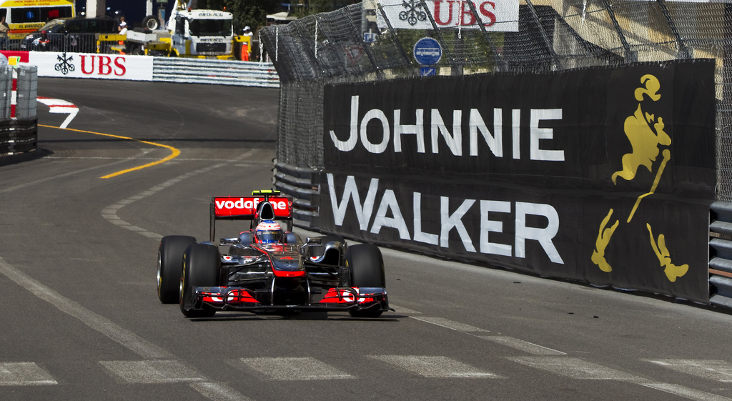 Музыка и видеоролик из рекламы Johnnie Walker Step Inside - Jenson Button The Ultimate Walk Музыка и видеоролик из рекламы Johnnie Walker Step Inside - Jenson Button The Ultimate Walk