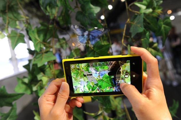 Музыка и видеоролик из рекламы Nokia Lumia 1020 - 41 MP and reinvented zoom Музыка и видеоролик из рекламы Nokia Lumia 1020 - 41 MP and reinvented zoom