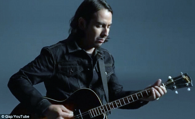 Музыка и видеоролик из рекламы Gap - Backto Blue (Alexa Ray Joel and Dhani Harrison) Музыка и видеоролик из рекламы Gap - Backto Blue (Alexa Ray Joel and Dhani Harrison)