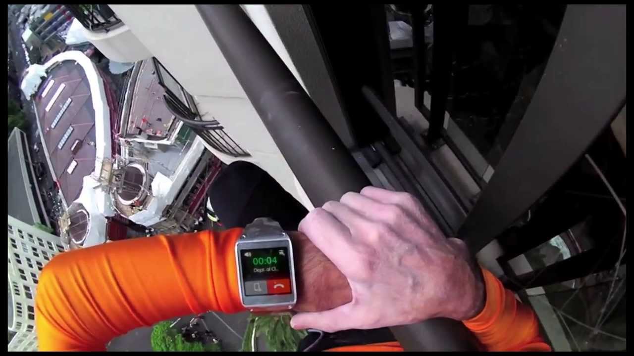 Музыка и видеоролик из рекламы Samsung Galaxy Gear - French Spiderman Музыка и видеоролик из рекламы Samsung Galaxy Gear - French Spiderman