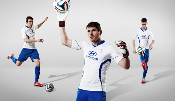 Музыка и видеоролик из рекламы Hyundai - 2014 FIFA World Cup - Get in (Casillas, Kaka, Oscar)