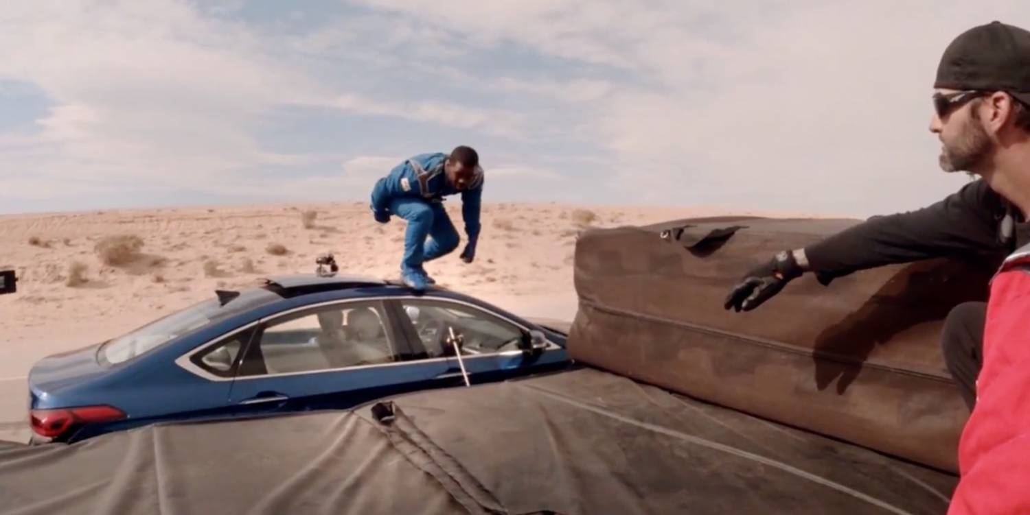 Музыка и видеоролик из рекламы Hyundai - The Empty Car Convoy