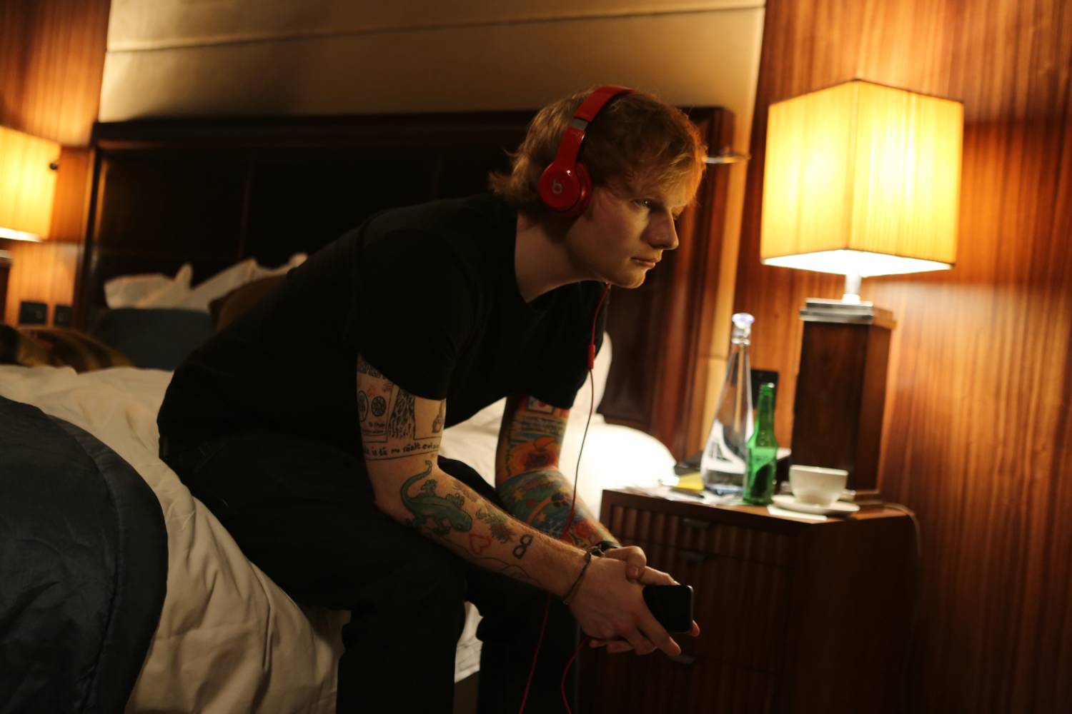 Музыка и видеоролик из рекламы Beats by Dre - New Beats Solo 2 (Ed Sheeran)