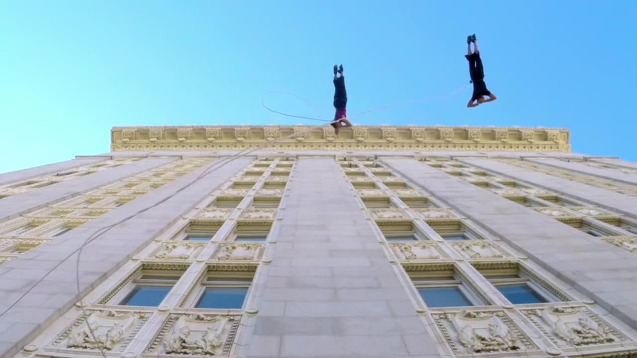 Музыка и видеоролик из рекламы GoPro - Waltz On The Walls Of City Hall
