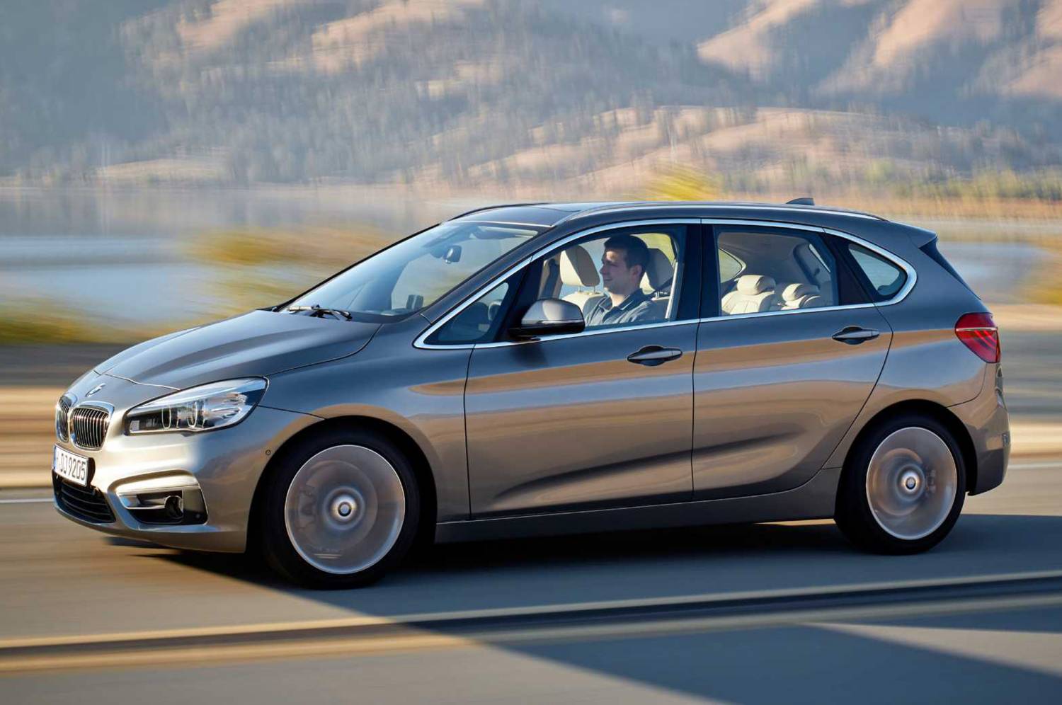 Музыка и видеоролик из рекламы BMW 2 - Active Tourer