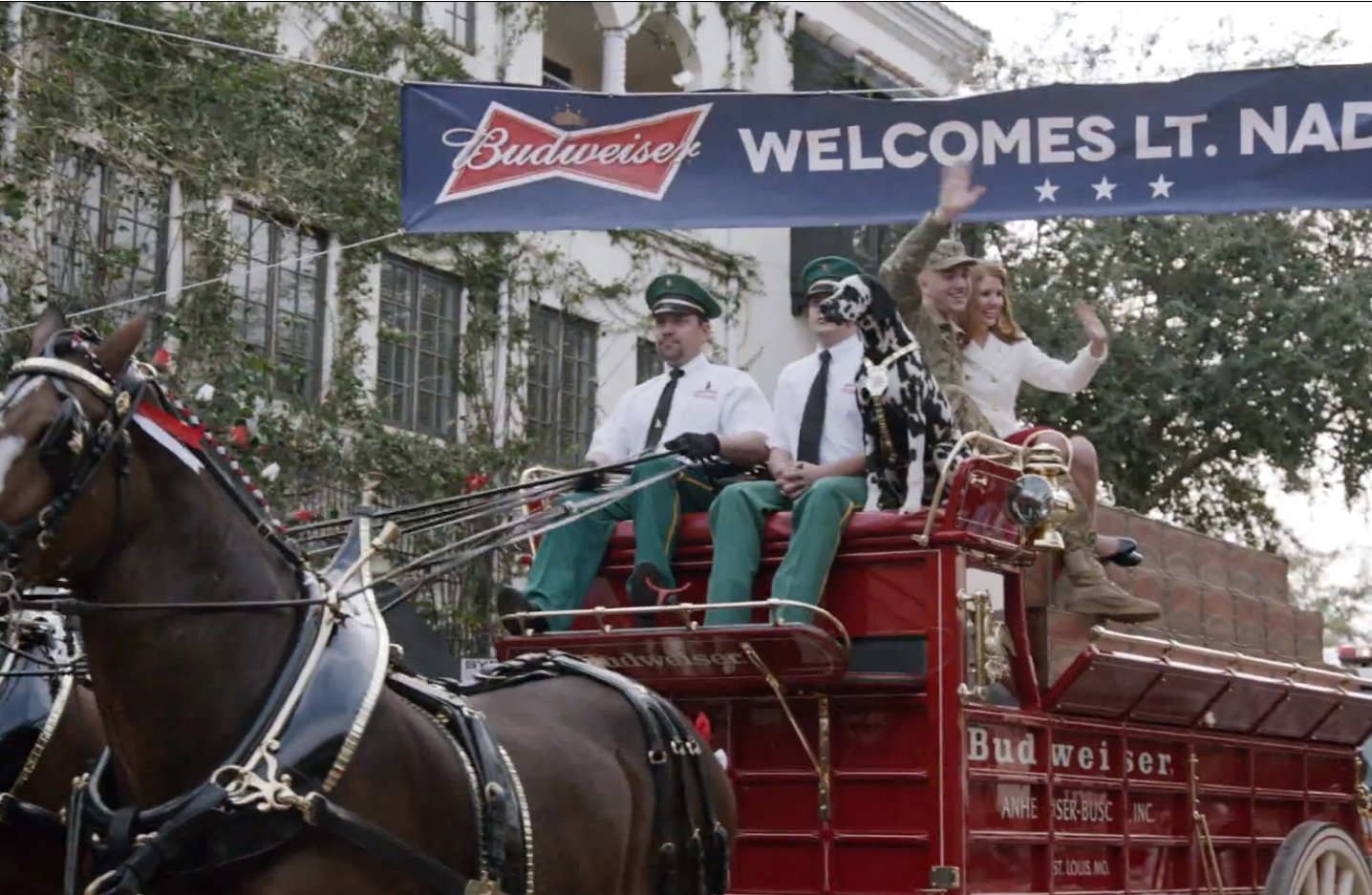 Музыка и видеоролик из рекламы Budweiser - A Hero's Welcome