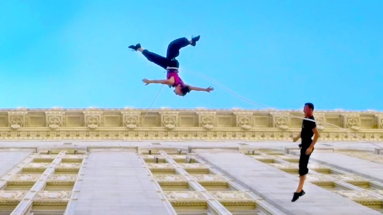 Музыка и видеоролик из рекламы GoPro - Waltz On The Walls Of City Hall