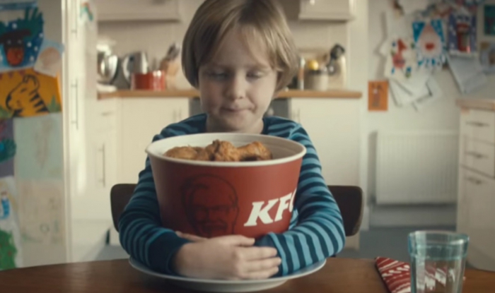 Музыка и видеоролик из рекламы KFC Christmas - The Boy Who Learnt To Share Музыка и видеоролик из рекламы KFC Christmas - The Boy Who Learnt To Share