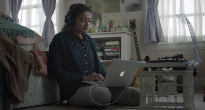 Музыка и видеоролик из рекламы Apple - The Song Музыка и видеоролик из рекламы Apple - The Song