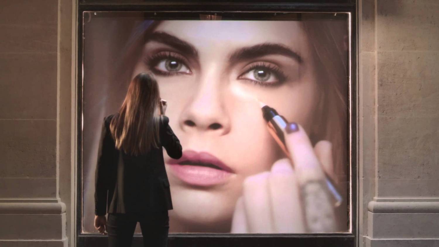 Музыка и видеоролик из рекламы Yves Saint Laurent - Touche Eclat (Cara Delevingne) Музыка и видеоролик из рекламы Yves Saint Laurent - Touche Eclat (Cara Delevingne)
