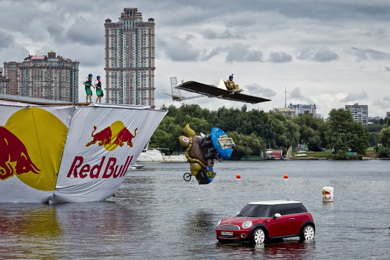 Музыка из рекламы Red Bull Flugtag в Москве - Потому что мы пилоты