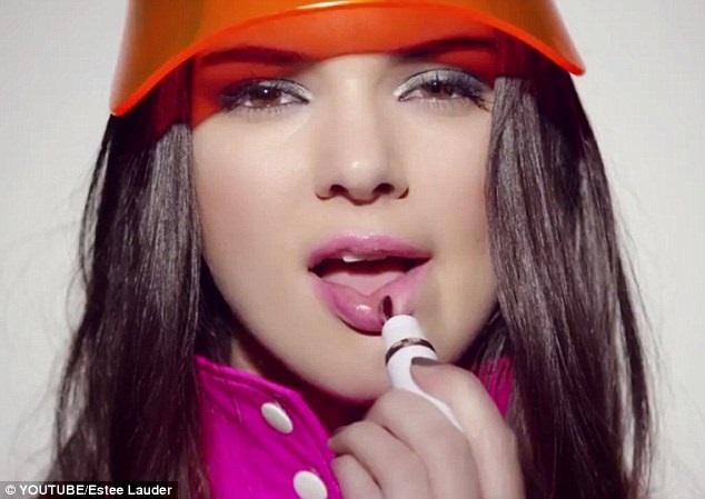 Музыка и видео из рекламы Estee Lauder - Courreges (Kendall Jenner) Музыка и видео из рекламы Estee Lauder - Courreges (Kendall Jenner)