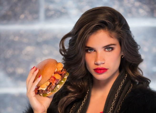 Музыка и видеоролик из рекламы Carl's Jr. - Too Hot To Handle (Sara Sampaio) Музыка и видеоролик из рекламы Carl's Jr. - Too Hot To Handle (Sara Sampaio)