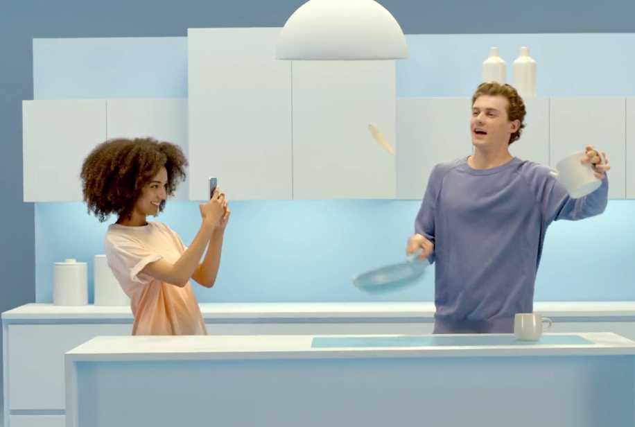 Музыка и видео из рекламы Samsung Galaxy S6 and S6 edge - That New Phone Feeling (GIF-powered) Музыка и видео из рекламы Samsung Galaxy S6 and S6 edge - That New Phone Feeling (GIF-powered)