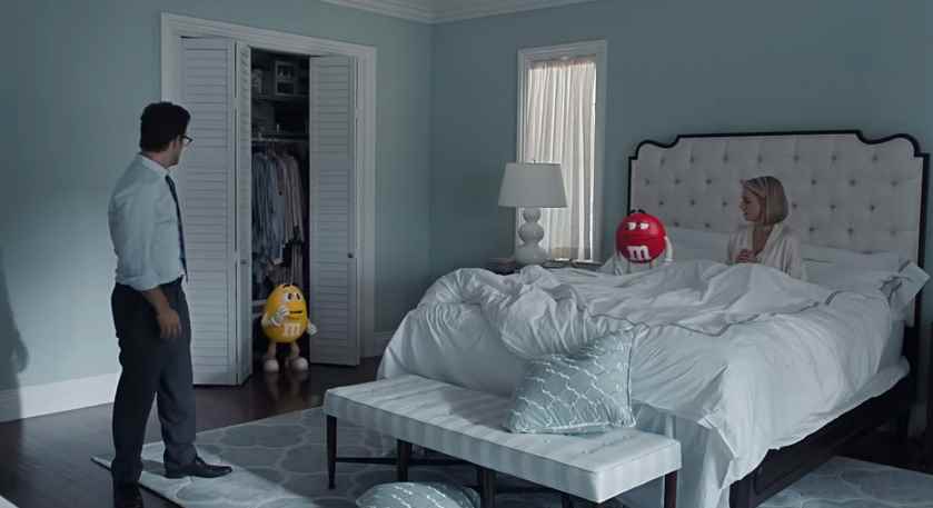 Музыка и видео из рекламы M&M's - Eating in Bed Музыка и видео из рекламы M&M's - Eating in Bed