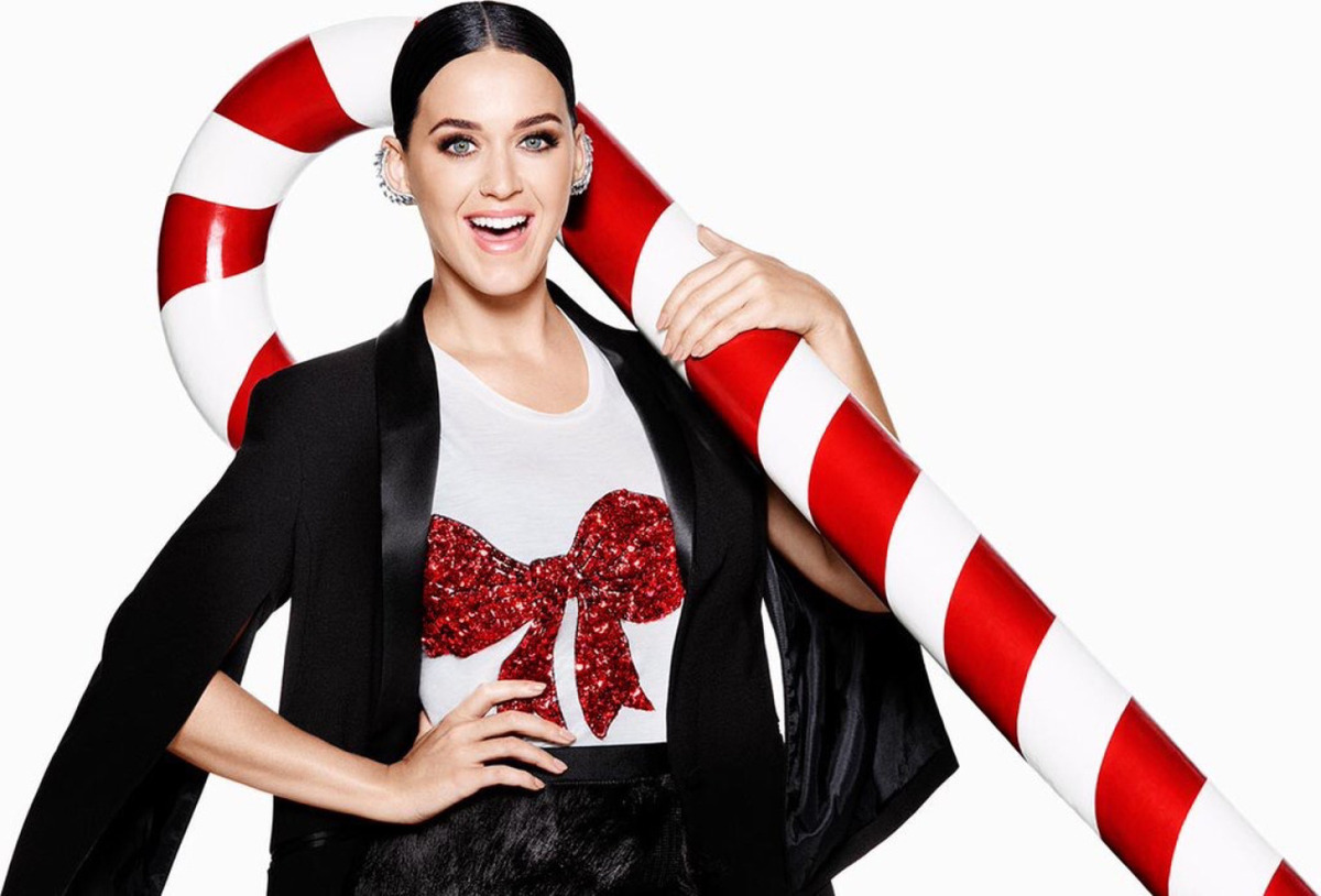 Музыка из рекламы H&M - Happy & Merry (Katy Perry) Музыка из рекламы H&M - Happy & Merry (Katy Perry)