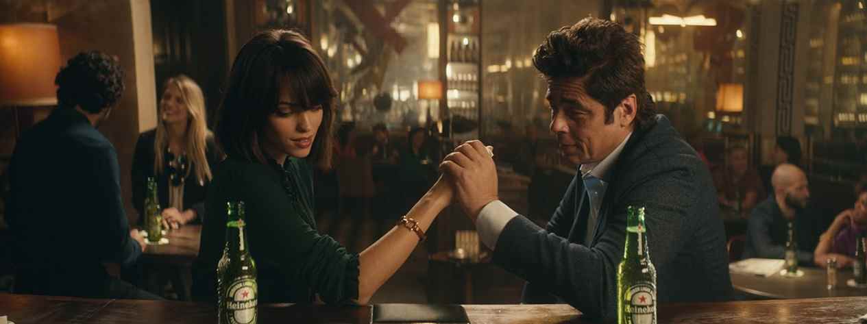 Музыка из рекламы Heineken - The Gift (Benicio Del Toro) Музыка из рекламы Heineken - The Gift (Benicio Del Toro)