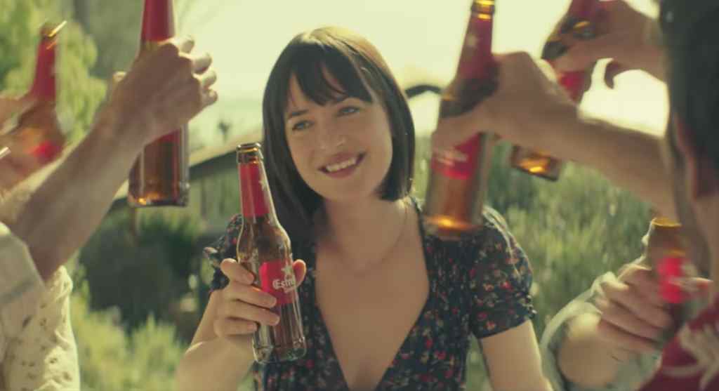Музыка из рекламы Estrella Damm - Vale (Dakota Johnson, Quim Gutierrez) Музыка из рекламы Estrella Damm - Vale (Dakota Johnson, Quim Gutierrez)