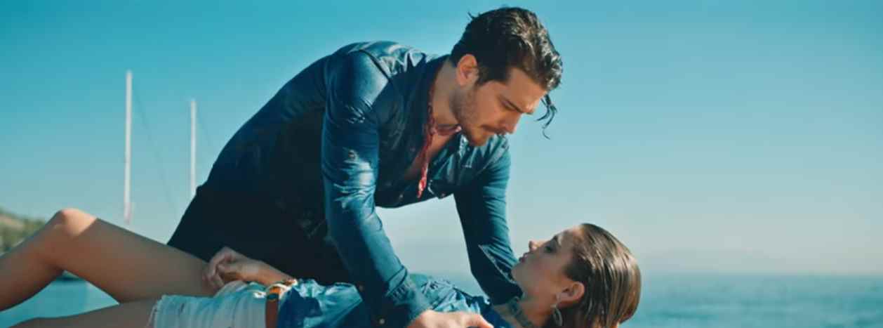 Музыка из рекламы Colin's (Çağatay Ulusoy, Taylor Marie Hill) Музыка из рекламы Colin's (Çağatay Ulusoy, Taylor Marie Hill)