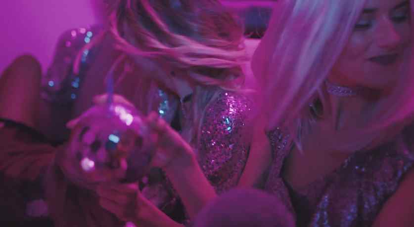 Музыка из рекламы Tezenis - GLITTER PARTY Музыка из рекламы Tezenis - GLITTER PARTY