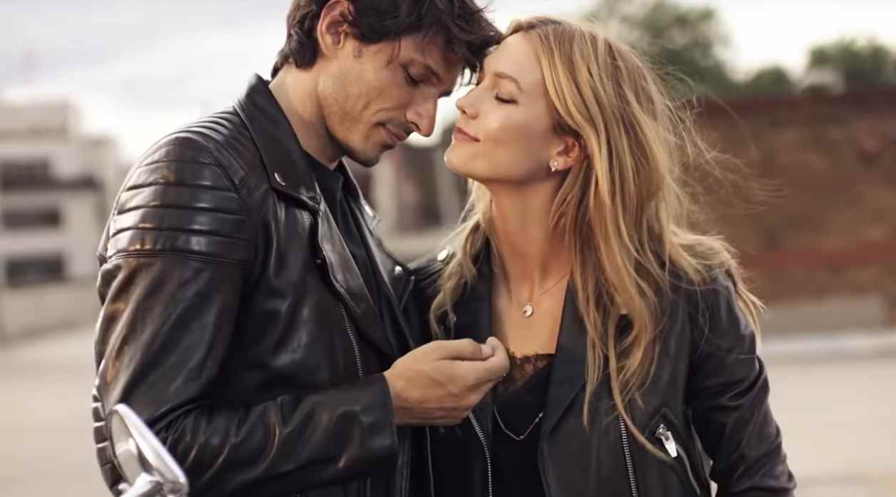 Музыка из рекламы SWAROVSKI - Valentine’s Day (Karlie Kloss & Andres Velencoso) Музыка из рекламы SWAROVSKI - Valentine’s Day (Karlie Kloss & Andres Velencoso)
