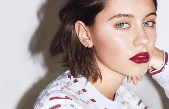 Музыка из рекламы Burberry - Liquid Lip Velvet (Iris Law) Музыка из рекламы Burberry - Liquid Lip Velvet (Iris Law)