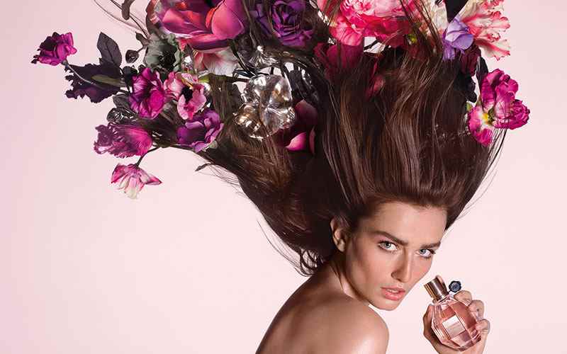 Музыка из рекламы Viktor&Rolf - Flowerbomb (Andreea Diaconu) Музыка из рекламы Viktor&Rolf - Flowerbomb (Andreea Diaconu)