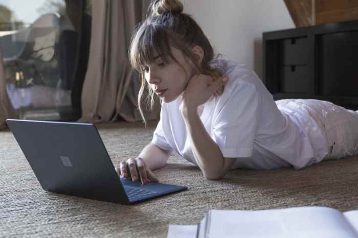 Музыка из рекламы Microsoft Surface Laptop Музыка из рекламы Microsoft Surface Laptop