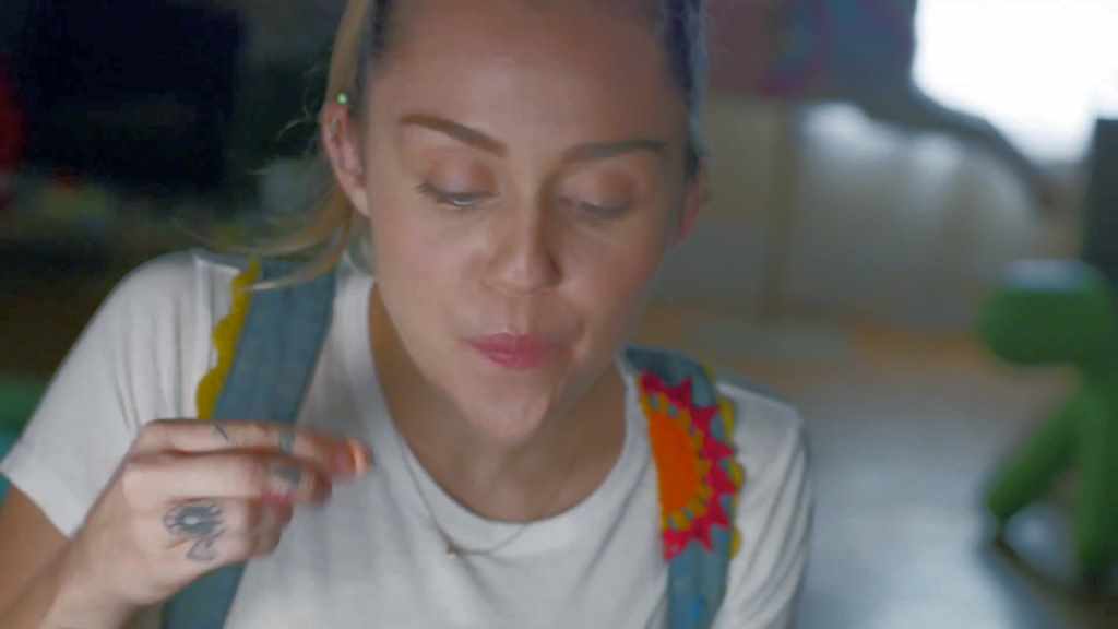 Музыка из рекламы Converse - Forever Chuck. For Every Miley (Miley Cyrus)