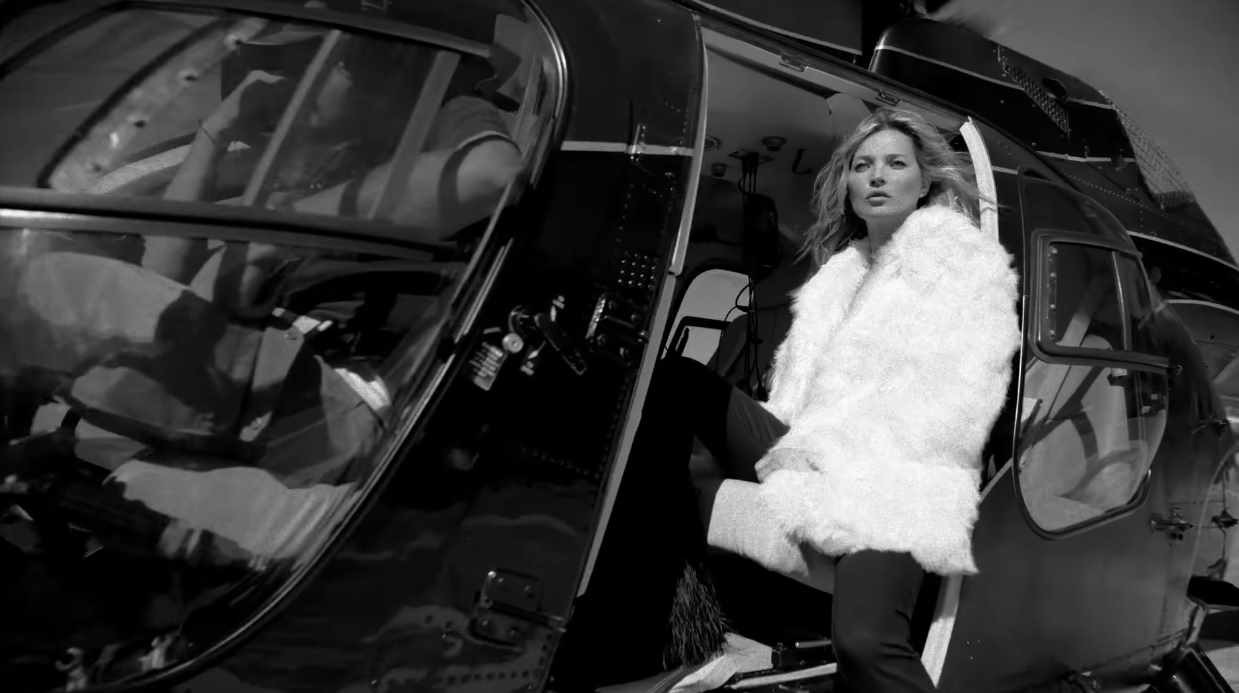 Музыка из рекламы Yves Saint Laurent - SPRING (Kate Moss) Музыка из рекламы Yves Saint Laurent - SPRING (Kate Moss)