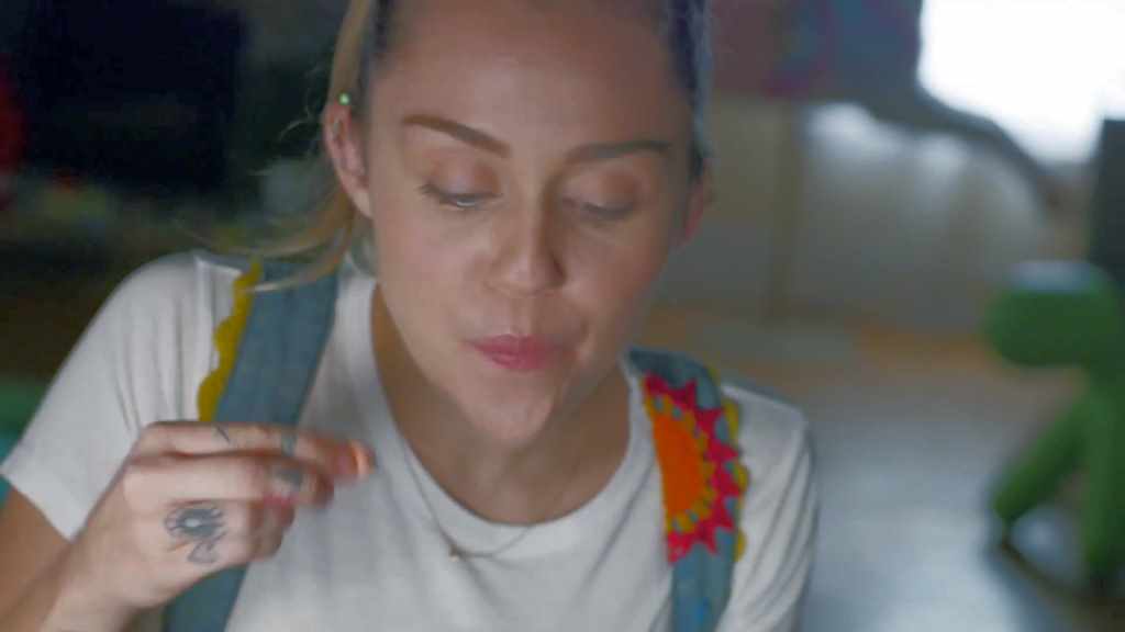 Музыка из рекламы Converse - Forever Chuck. For Every Miley (Miley Cyrus) Музыка из рекламы Converse - Forever Chuck. For Every Miley (Miley Cyrus)