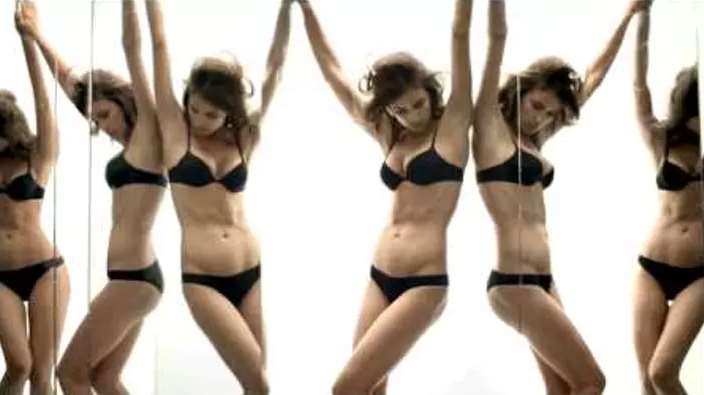 Музыка из рекламы Intimissimi - Basic (Irina Shayk) Музыка из рекламы Intimissimi - Basic (Irina Shayk)