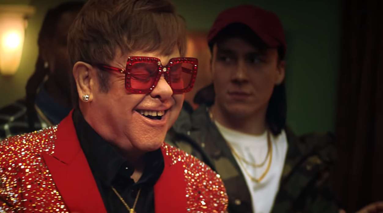 Музыка из рекламы Snickers – Rap Battle (Elton John)