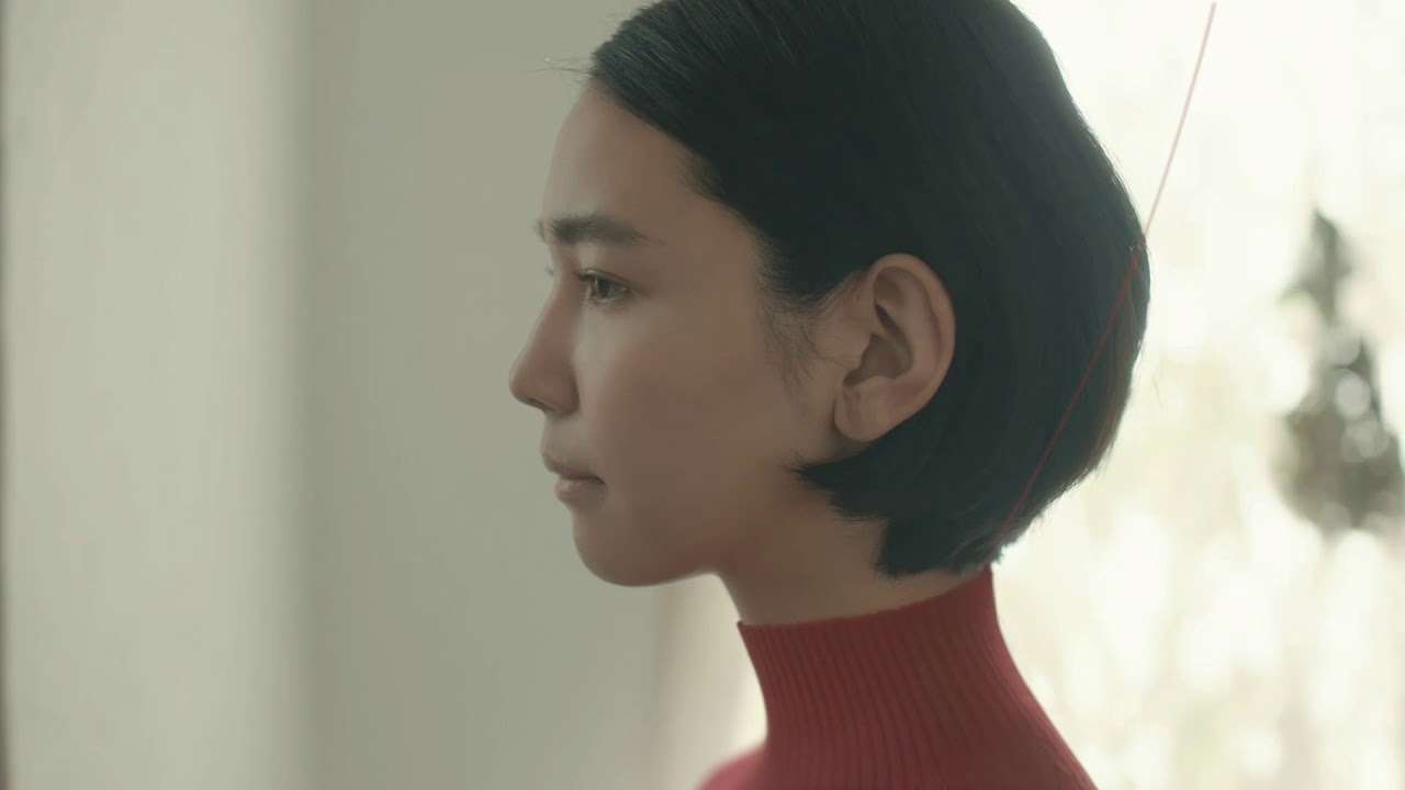 Музыка из рекламы UNIQLO - Коллекция платьев бесшовного 3D-плетения Музыка из рекламы UNIQLO - Коллекция платьев бесшовного 3D-плетения