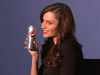 Одна из самых желанных женщин мира стала лицом "худой" банки Pepsi