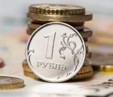 Россияне выберут символ рубля