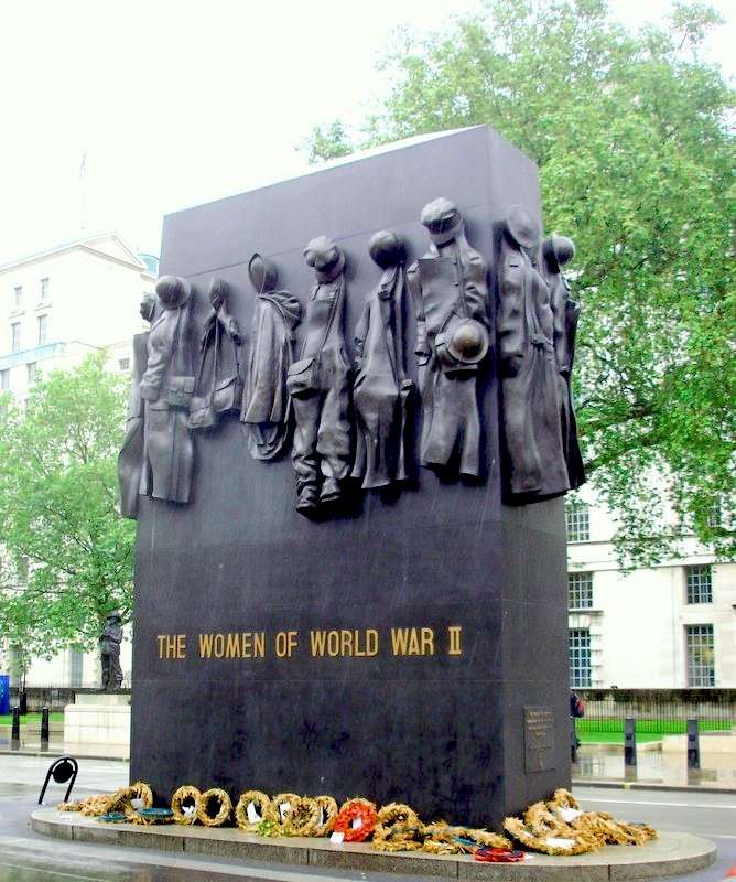 10 монументов Второй Мировой