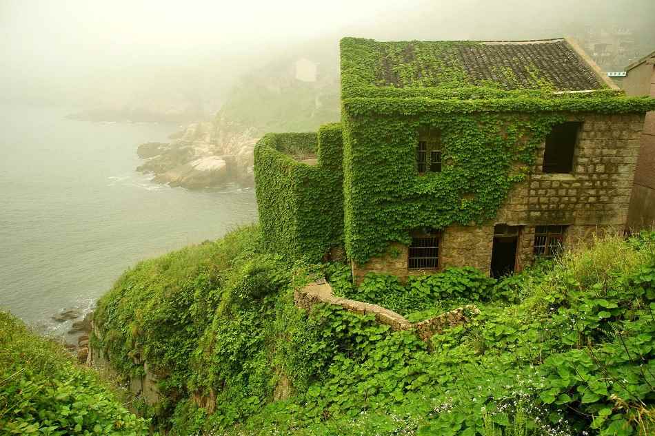Зеленый город-призрак на острове Shengshan