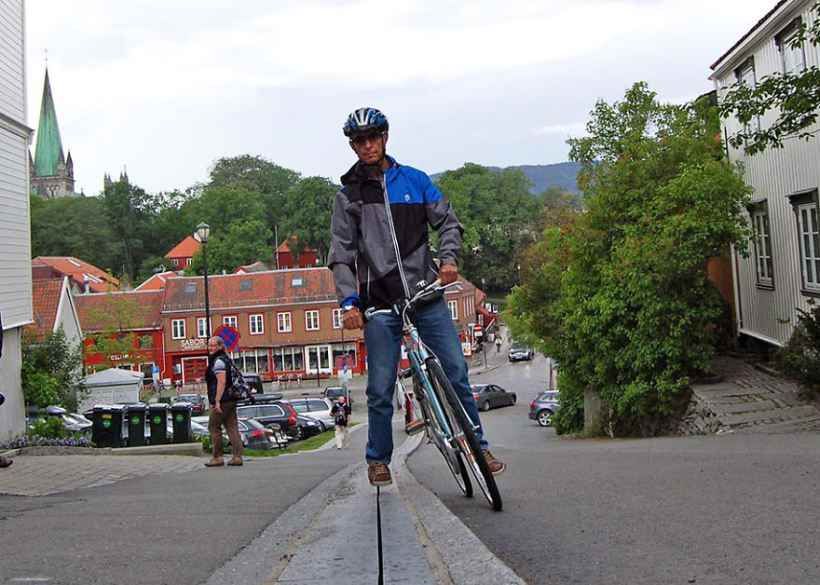 Первый в мире эскалатор для велосипедистов