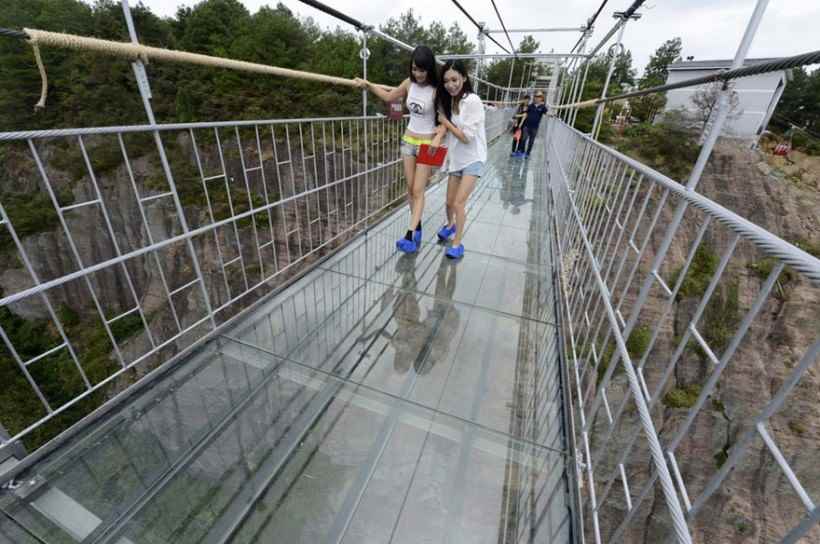 Самый длинный в мире стеклянный мост.
